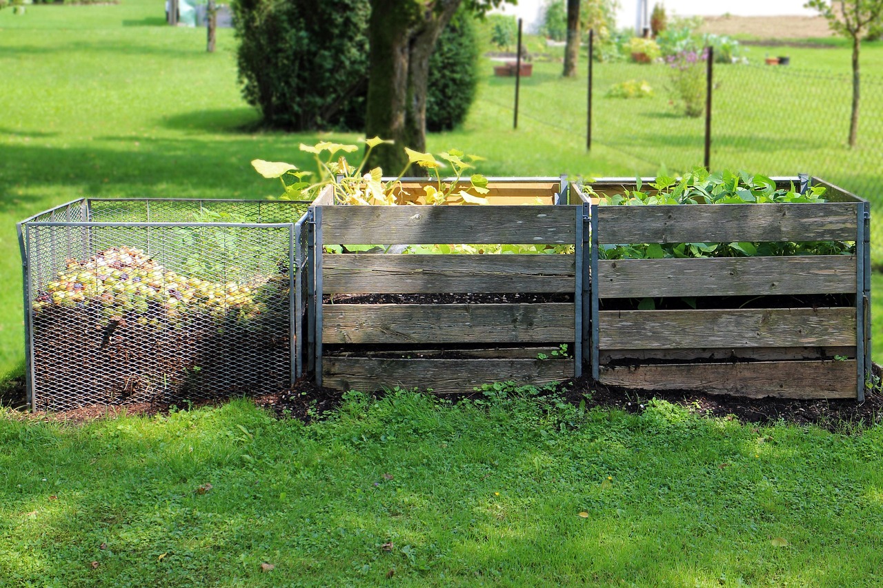 Organic Compost Tumblers and Bins for Home Gardeners on a Budget